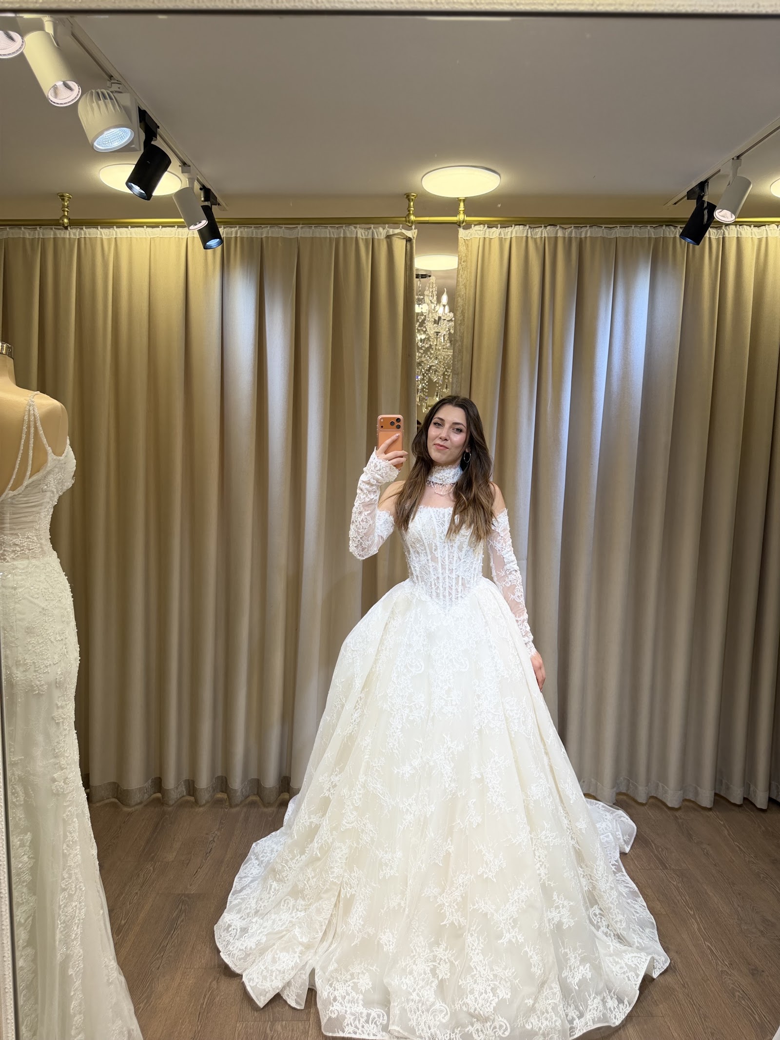 Balıkesir İlgün Moda Gelinlik Tasarım