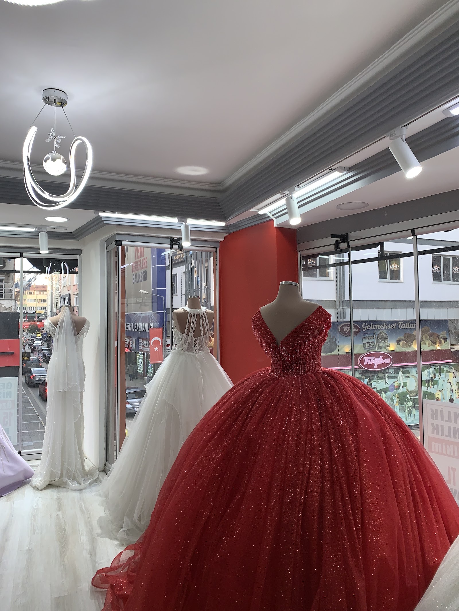 Kibar Tasarım Gelinlik Ve Moda Tasarımcısı kır düğünü mekanı — Altıeylül