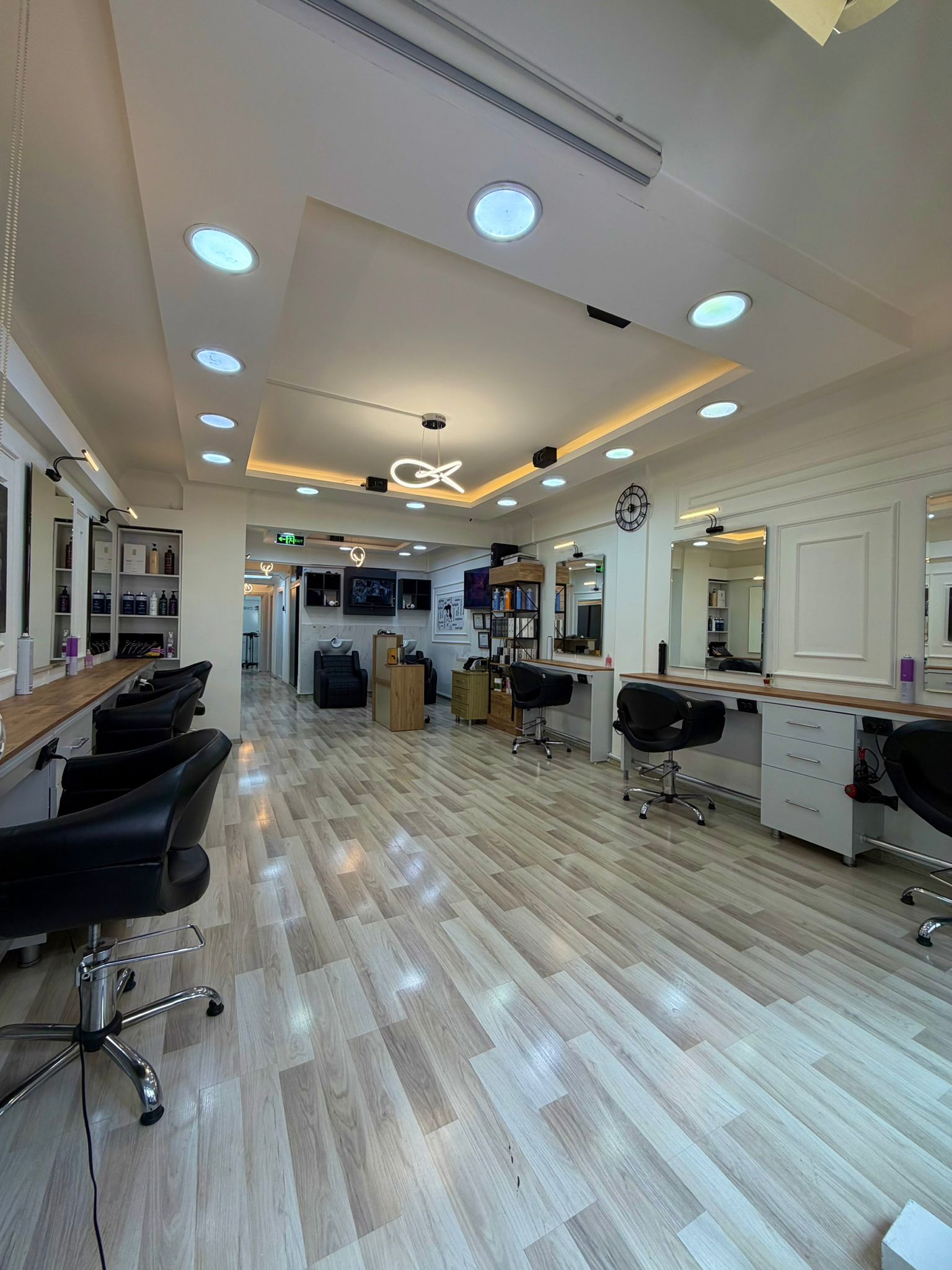Kuaför Gümüşlü Saçlar | Boya & Ombre | Saç Kesimi | Keratin Bakım | Güzellik Salonu