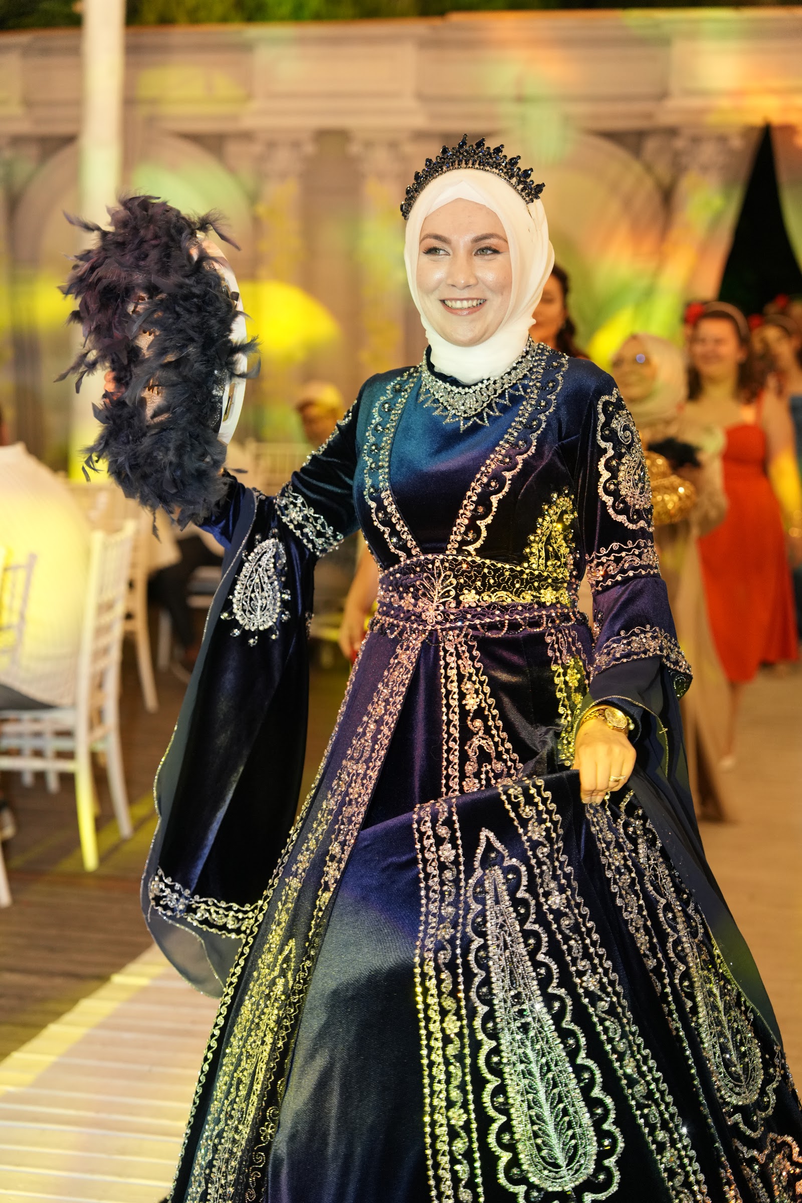 Parlayan Yıldız Moda Gönen | Gelinlik | Damatlık | Kaftan | Nişanlık kır düğünü mekanı — Gönen